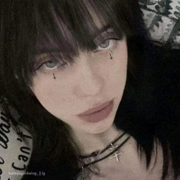 Imagem do Grupo de Whatsapp 𝓠𝓾𝓮𝓮𝓷 𝓕𝓸𝓻𝓮𝓿𝓮𝓻